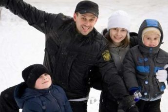 Шестеро детей и звёздная карьера: неожиданные трудности многодетного отца Алексея Комашко