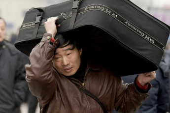 «Русское золото»: что китайцы скупают в России чемоданами