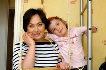 «Трудному ребенку» Ларисы Гузеевой 20 лет: каминг-аут, нестандартная внешность и другие провокационные выходки Ольги Бухаровой