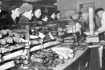 Сколько получали при Сталине и хватало ли зарплаты на жизнь: свидетельства очевидцев