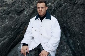 Керем Бюрсин и Синдром самозванца: Как многокультурность порождает вечные сомнения